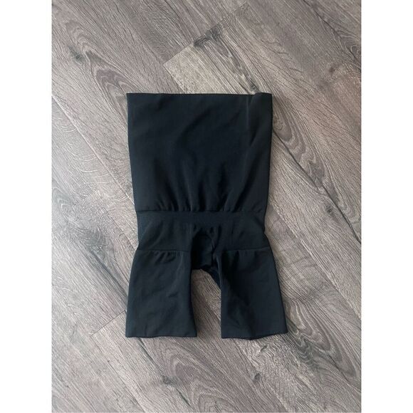 Assets Spanx Women's Shaping High Waist Shorts Mid-thigh Shaper Small - Black - Picture 1 of 3